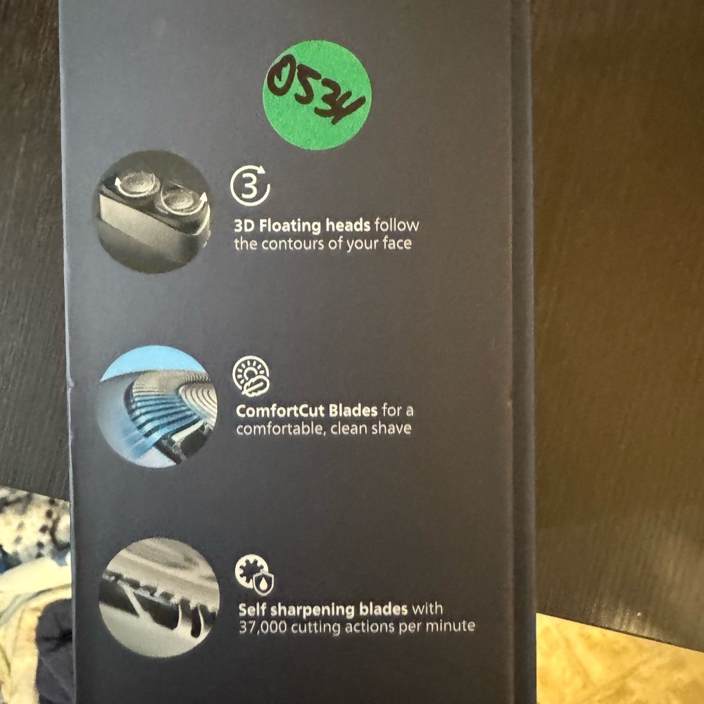 Philips Norelco Compact Electric Shaver - Black & Silver - Picture 2 of 4